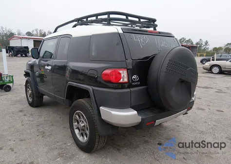2011 Toyota Fj Cruiser z USA, uszkodzony, nr VIN JTEBU4BF1BK104831